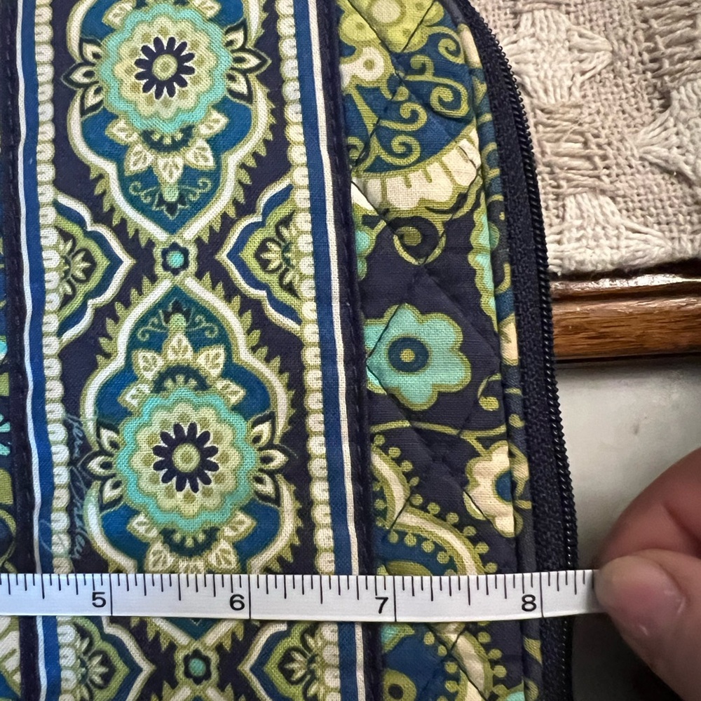 VERA BRADLEY Quilted Zippered Tablet Case in Rhythm and‎ Blues *RETIRED PRINT* - Picture 8 of 8